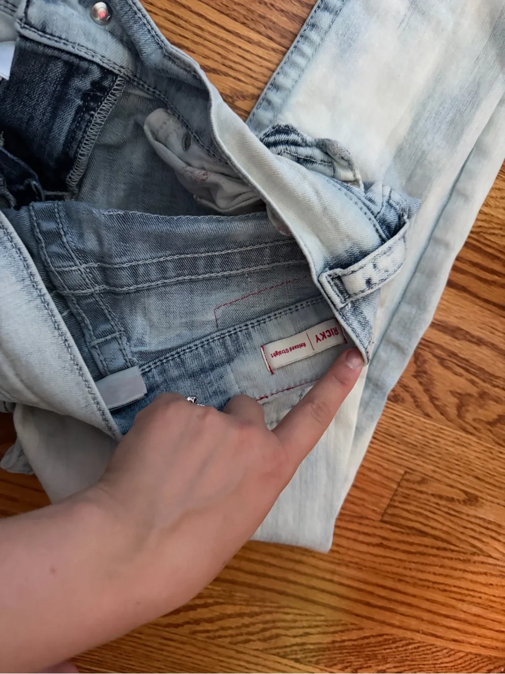 True Religion Light Wash Skinny Jeans with Signature Back Pockets - Picture 4 of 5